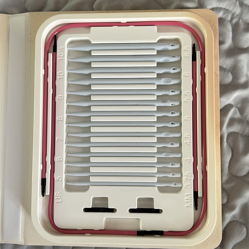 Denise Interchangeable Knitting Needles Set - Pink and White - Picture 4 of 4